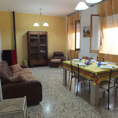 Ampissimo Vicino Universita E Ospedale דירה